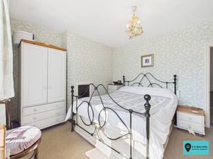 Bedroom- click for photo gallery